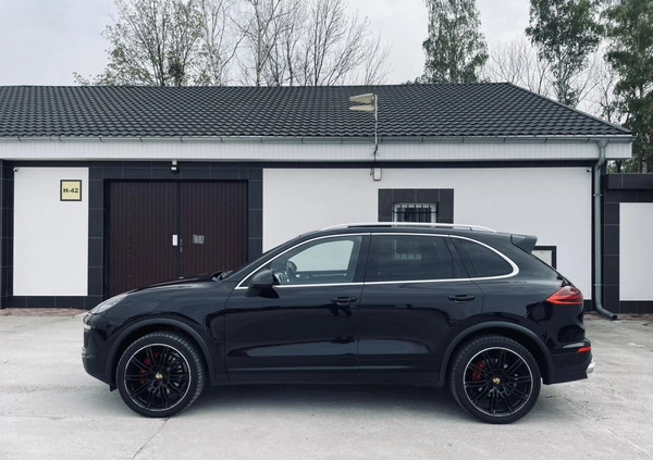 Porsche Cayenne cena 181900 przebieg: 258100, rok produkcji 2015 z Gościno małe 232